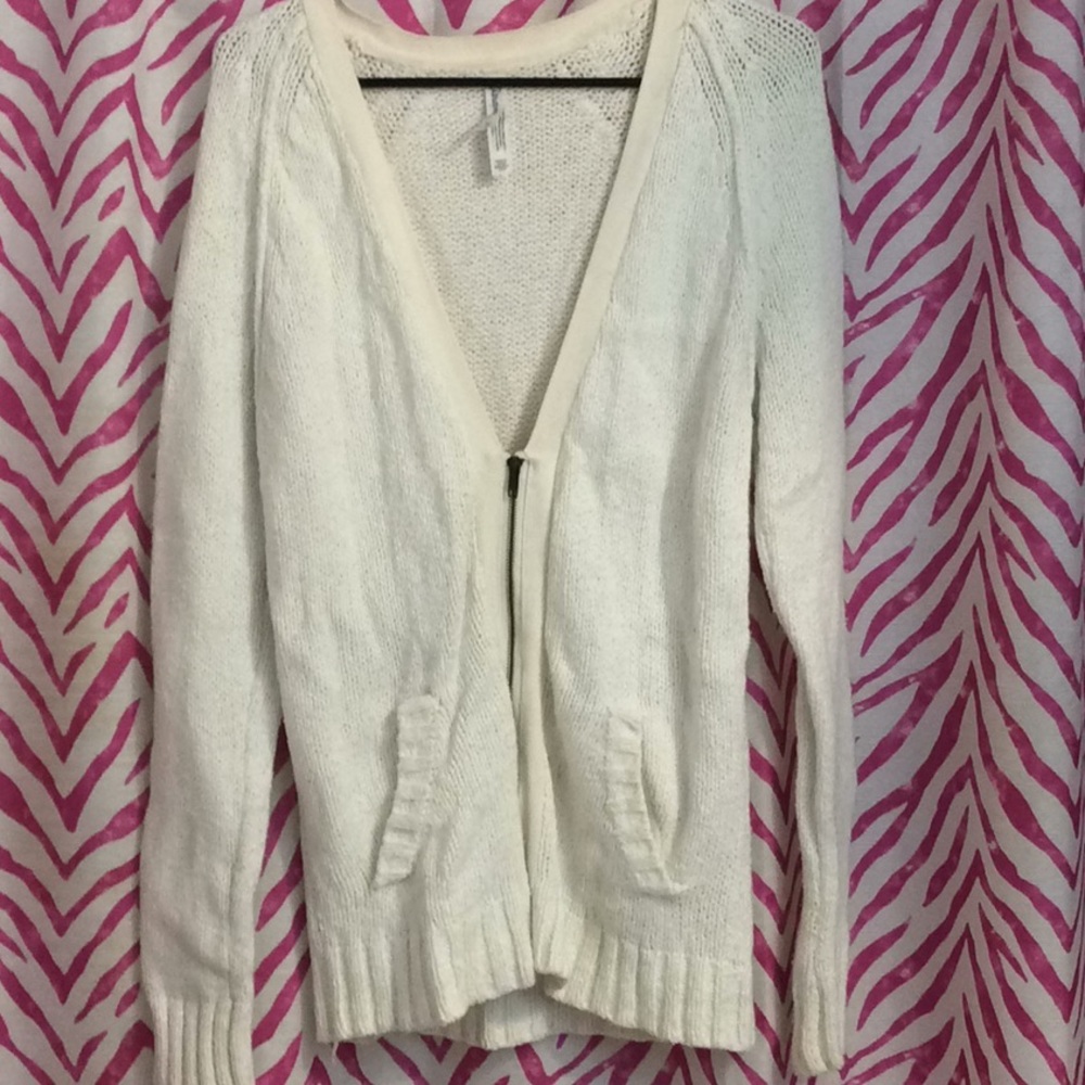 White knitted jacket